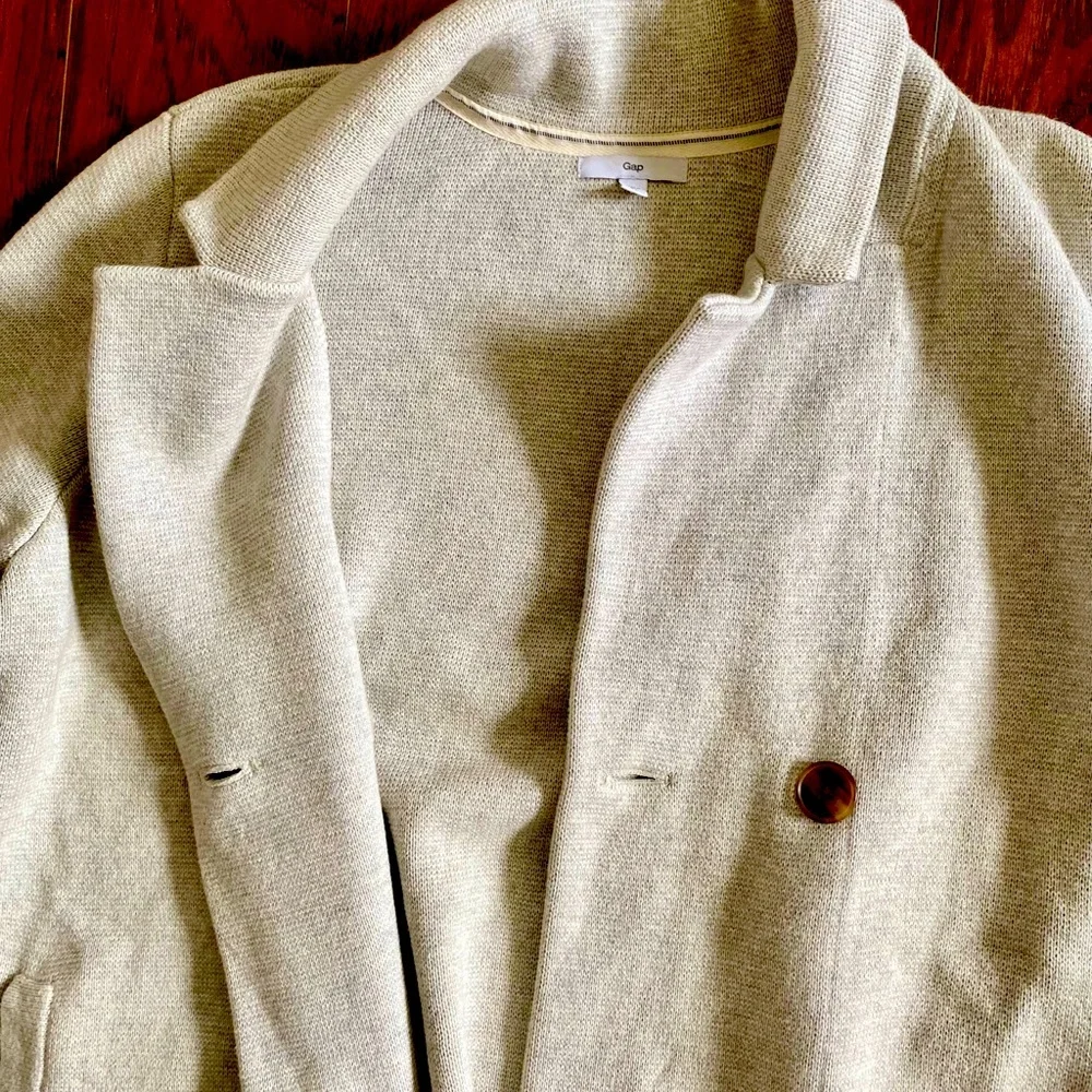 GAP light grey